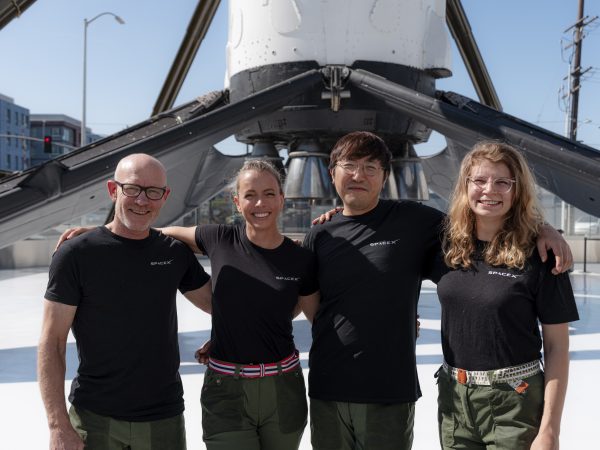 SpaceX公布首个载人极地太空飞行任务，参与者包括F2pool创始人王纯（Wang Chun）等缩略图